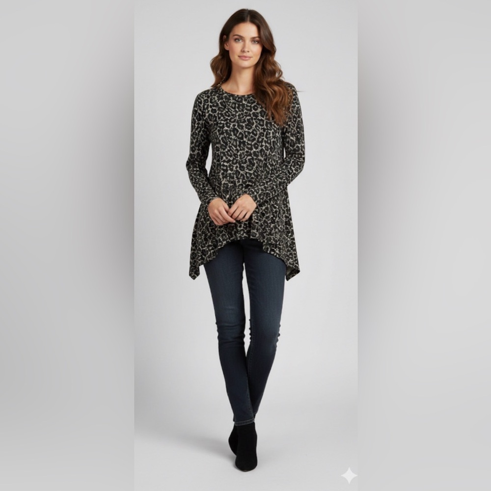 Michaels Black and White Patterned Long Sleeve Top